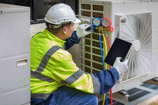 Professional Hvac Maintenance technician working in New Smyrna Beach, FL